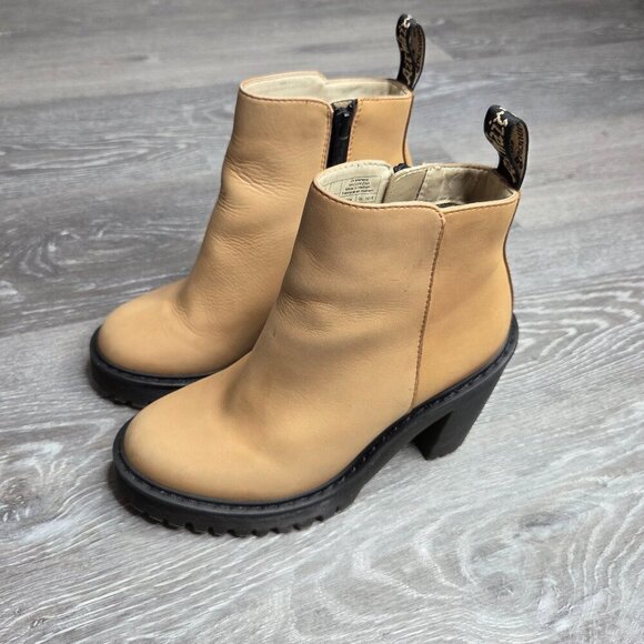 Dr. Martens Women's - Magdalena Tan Wyoming Leather Heeled Zip Boots - Size 5 - Picture 2 of 11